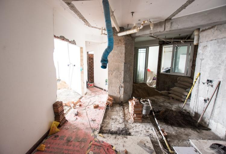 砌墻穩(wěn)步進(jìn)行中 砌墻穩(wěn)步進(jìn)行中