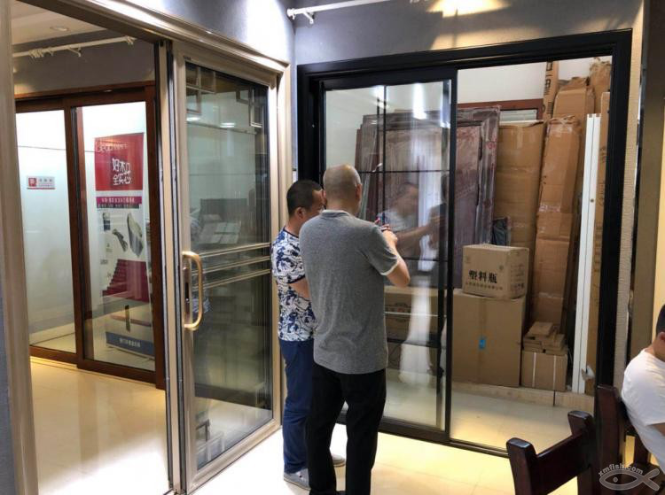 初探小魚網(wǎng)紅門窗店:英博門窗 初探小魚網(wǎng)紅門窗店:英博門窗