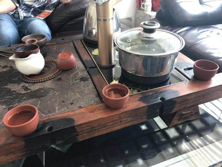 去網紅店選瓷磚,沒想到老板居然和我們是...... 去網紅店選瓷磚,沒想到老板居然和我們是......