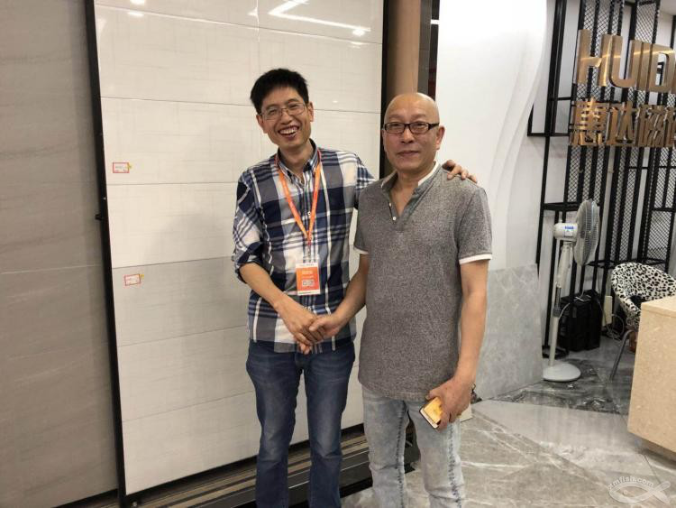 去網紅店選瓷磚,沒想到老板居然和我們是...... 去網紅店選瓷磚,沒想到老板居然和我們是......