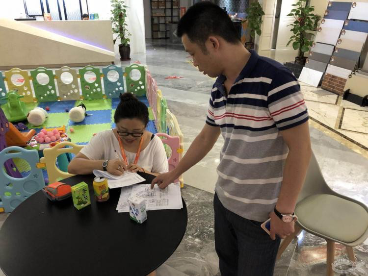 去網紅店選瓷磚,沒想到老板居然和我們是...... 去網紅店選瓷磚,沒想到老板居然和我們是......