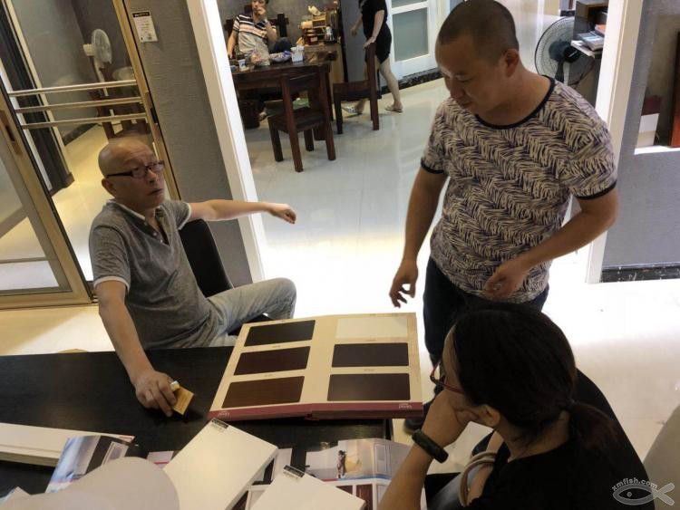 室內(nèi)木門還有這么多種?為什么衛(wèi)生間門需要帶一片玻璃呢? 我來告訴你答案! 室內(nèi)木門還有這么多種?為什么衛(wèi)生間門需要帶一片玻璃呢? 我來告訴你答案!