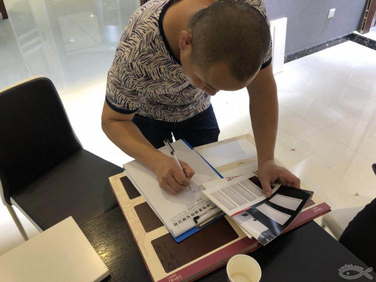 室內(nèi)木門還有這么多種?為什么衛(wèi)生間門需要帶一片玻璃呢? 我來告訴你答案! 室內(nèi)木門還有這么多種?為什么衛(wèi)生間門需要帶一片玻璃呢? 我來告訴你答案!