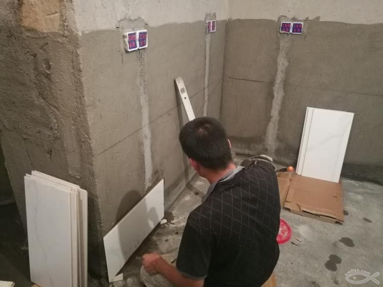 廚房墻磚開工，再起風波！惹事的居然是它！