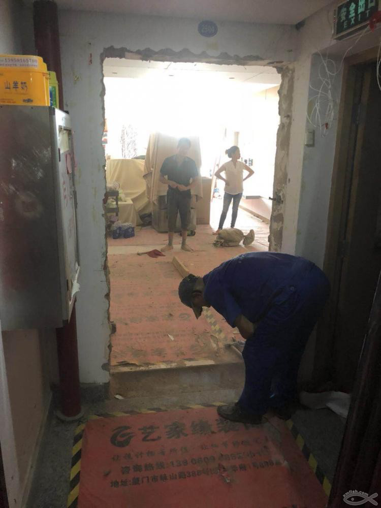 更換防盜門全過程大揭秘，我們家有一個(gè)能吃下十多桶水泥的怪物！