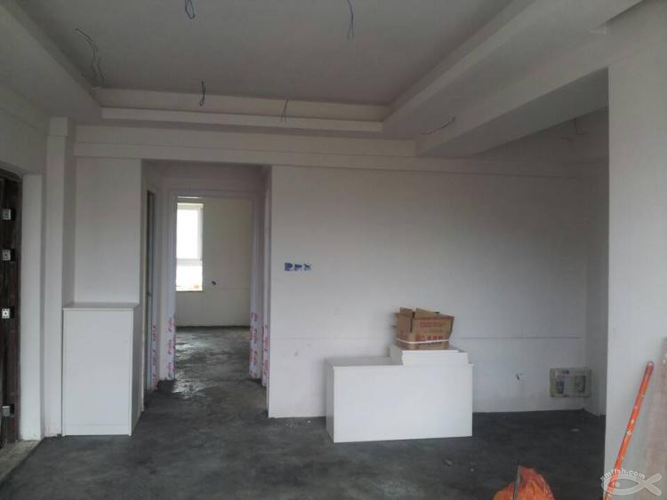 9月1日，膩?zhàn)拥诙椋块g亮了起來